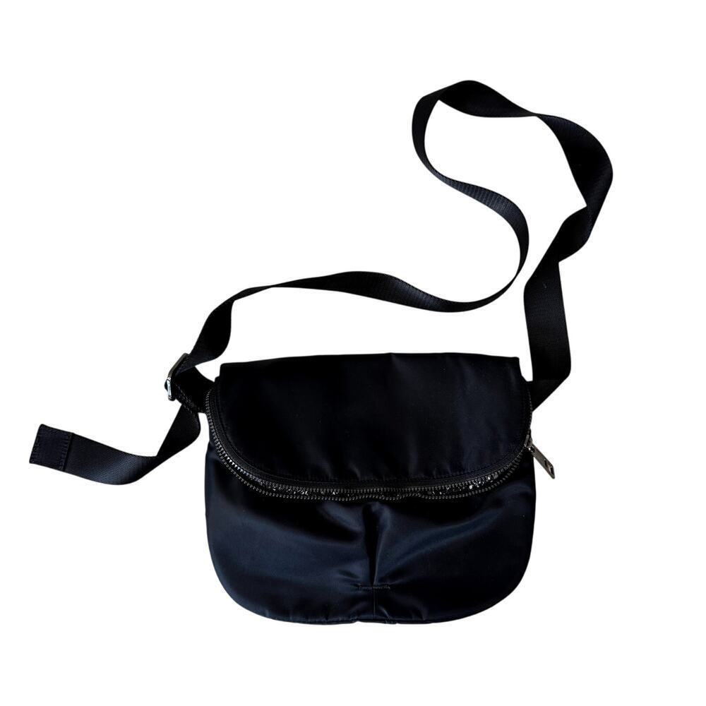 Lululemon Womens Black Lightweight Slim Nylon Crossbody Belt Bag NWOT - Picture 2 of 9